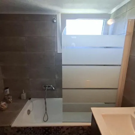 Mainalo View House *