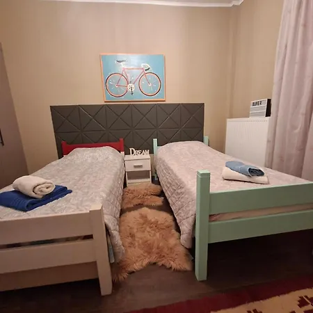 Mainalo View House شقة