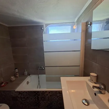 Mainalo View House شقة