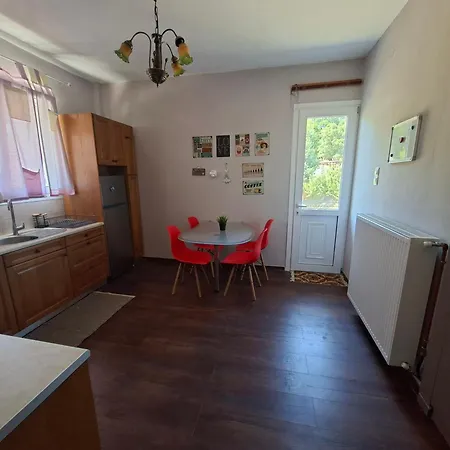 Mainalo View House شقة
